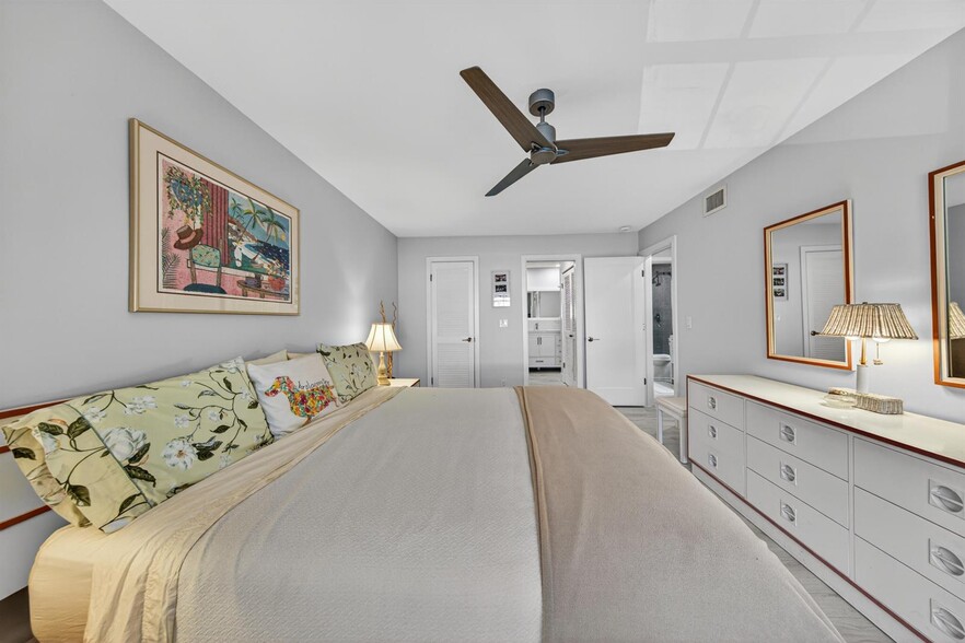 Building Photo - 6429 Bay Club Dr
