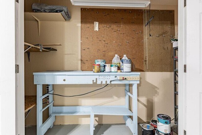 Building Photo - Pending/ Rented - 2-Car Garage & Fenced Yard! 2-Bed, 2-Bath Home in East Tucson