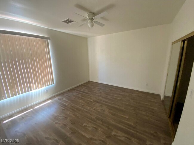 Building Photo - 1001 Eaglewood Dr