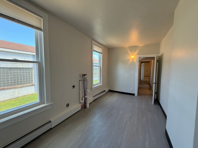 Building Photo - 5 Bed 2 Bath Single Family Home- Shawano Wi