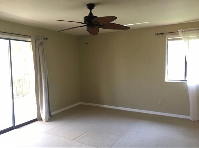 Building Photo - 27911 Hacienda E Blvd