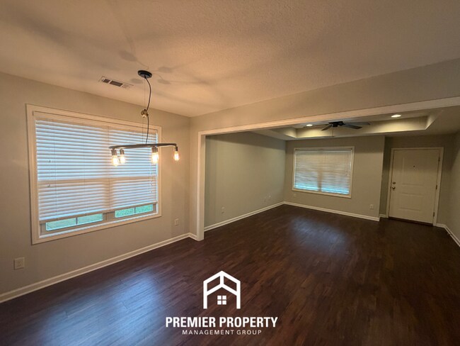 Building Photo - Move-In Ready 3BR Home in Tuscaloosa - Granite Counters & Enclosed Backyard