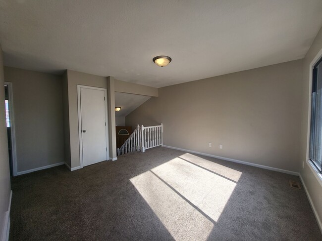 Building Photo - 4 Bedroom split-level home with garage!