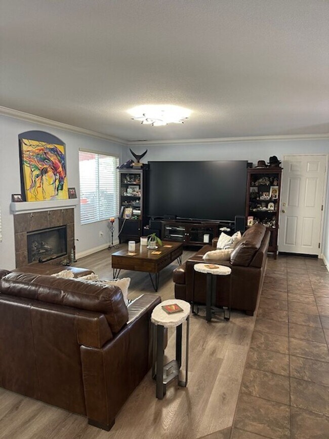 Building Photo - Upgraded Hallmark home on quiet cul-de-sac in a private community!