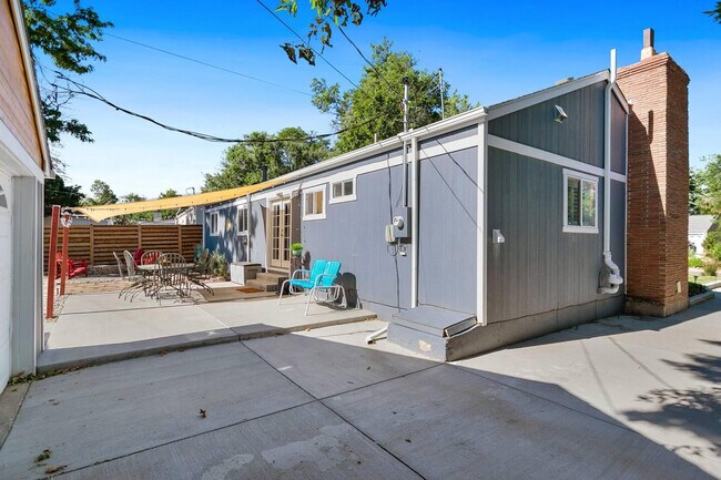 Building Photo - 3296 S Grape St