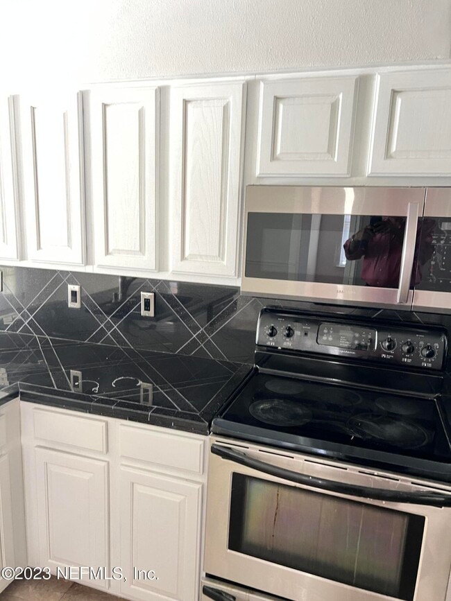 Building Photo - 7501 Cliff Cottage Dr