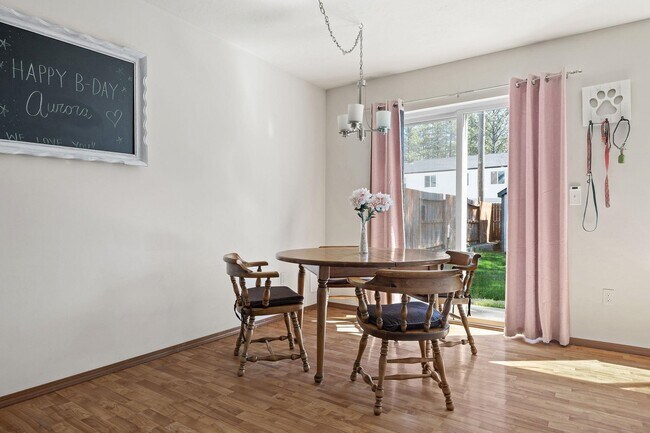 Building Photo - Garden Springs Duplex