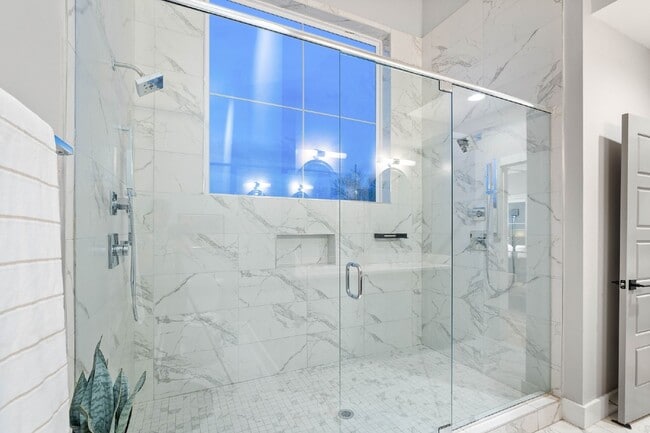 Building Photo - Spacious 4-Bed Gem in Nashville: 2360 sq f...