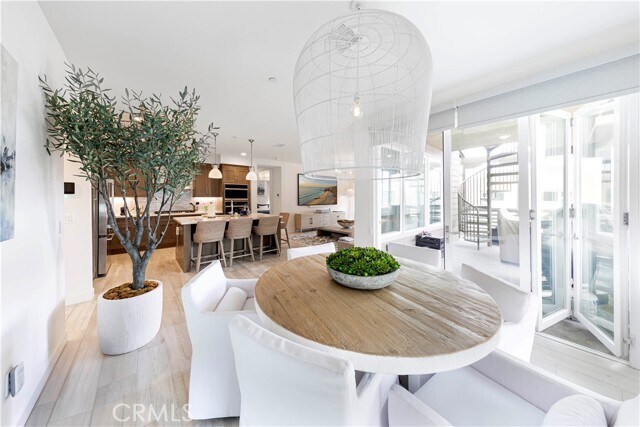 Building Photo - 983 Doheny Way