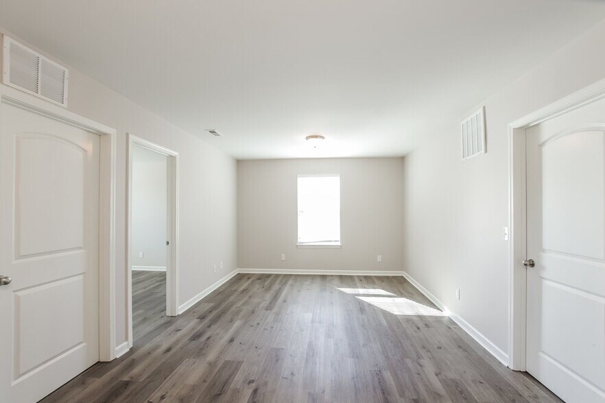 Building Photo - 1020 Sapphire Dr