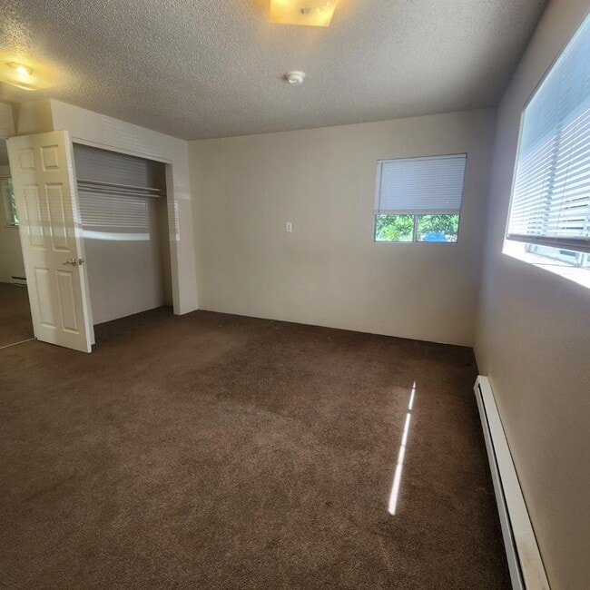 Building Photo - 1260 Pottery Ave