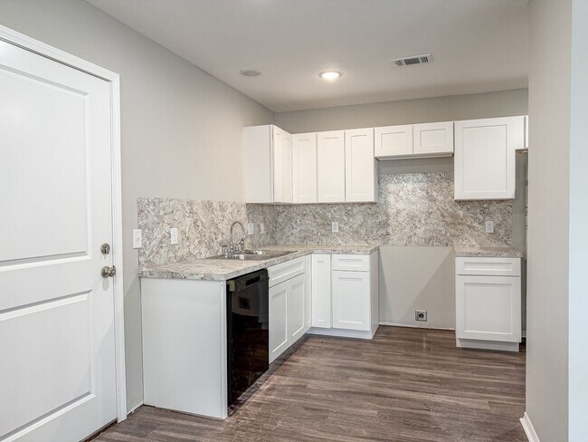 Building Photo - 1203 Quebec Dr