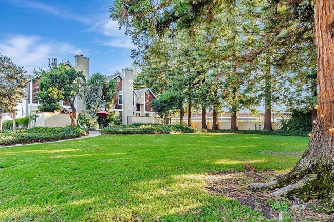 Building Photo - Elegant 3-Bedroom Home with Modern Upgrade...
