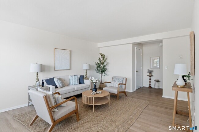 Building Photo - 887 Farmington Ave