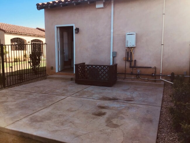 Building Photo - Elegant Studio Retreat on Gated Estate, Ut...