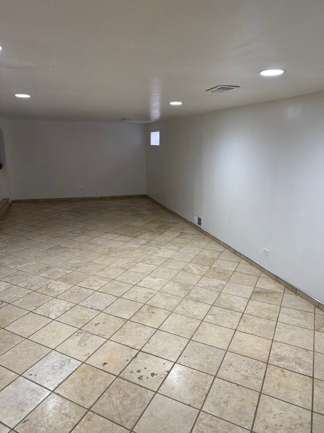 Building Photo - 7710 Kedvale Ave