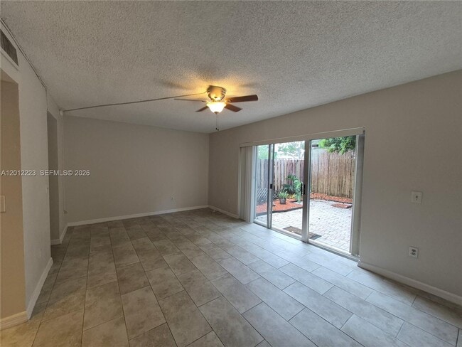 Building Photo - 6528 SW 41st Ct