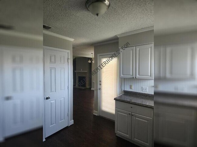 Building Photo - 1805 Dorchester St