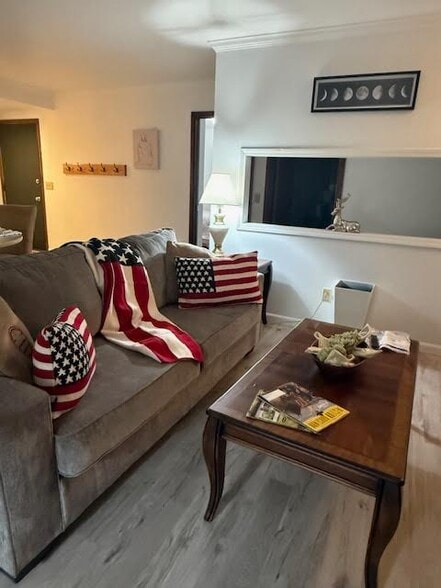 Building Photo - 1049 Danby Rd