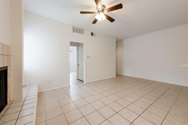 Building Photo - 9100 Mountain Ridge Dr