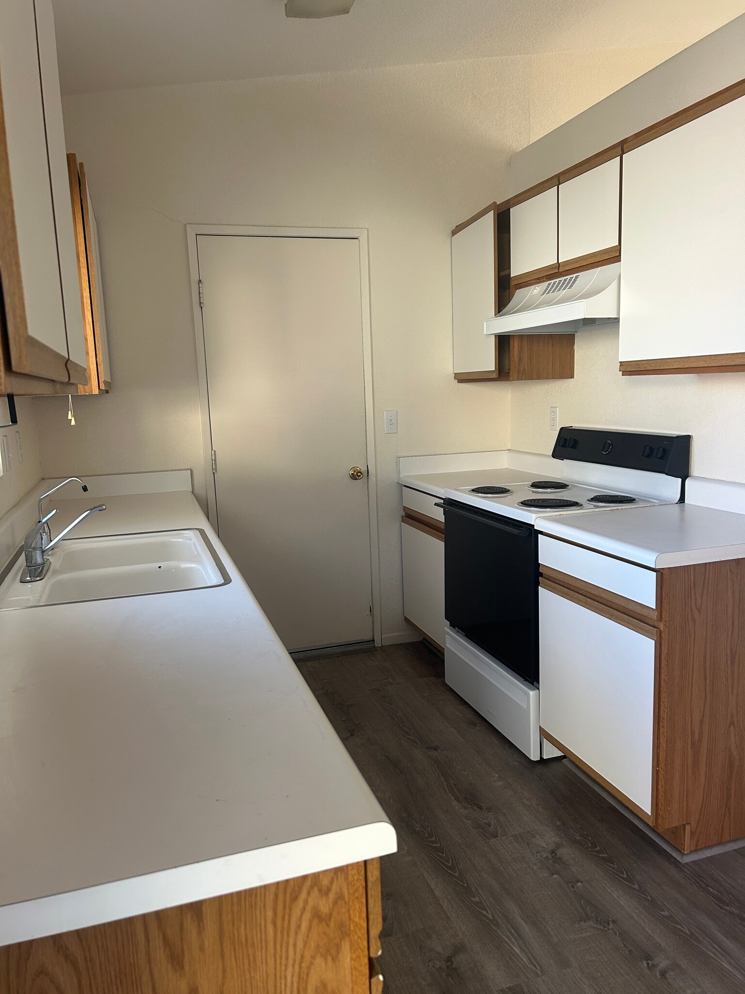 Kitchen - 3720 Churchill Dr