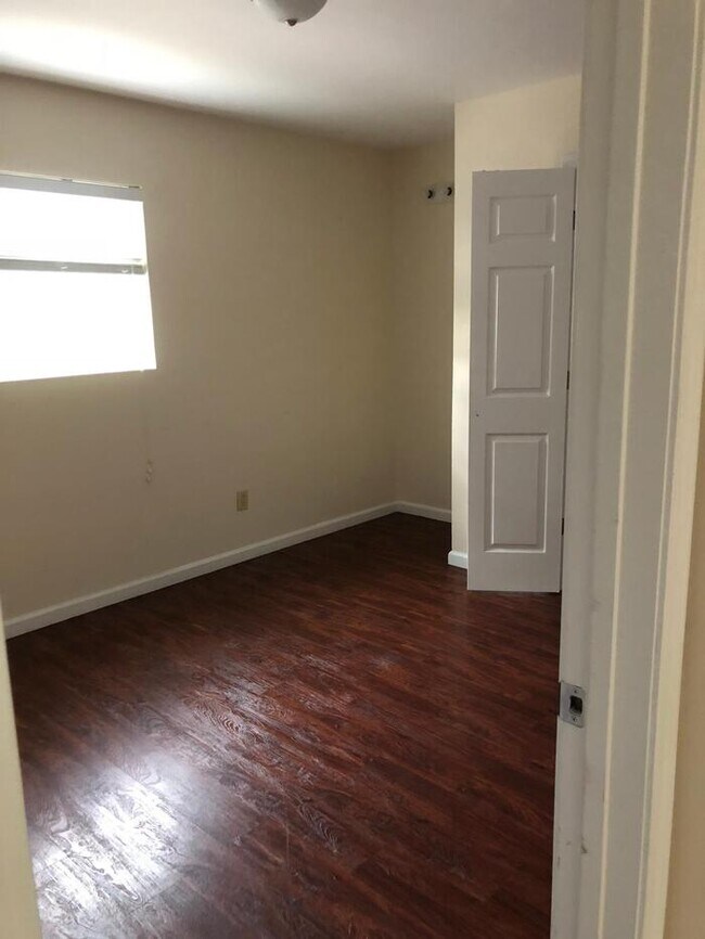 Building Photo - 169 Briarfield Ave