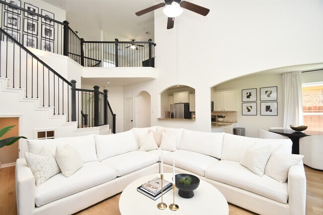 Building Photo - 24119 Via Renata Dr