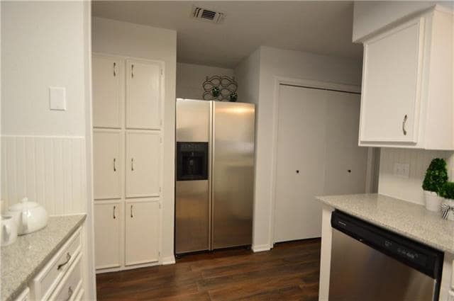 Building Photo - 518 Hunters Glen St