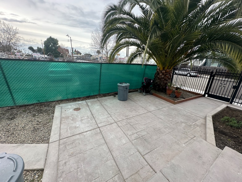 Building Photo - 877 29th St