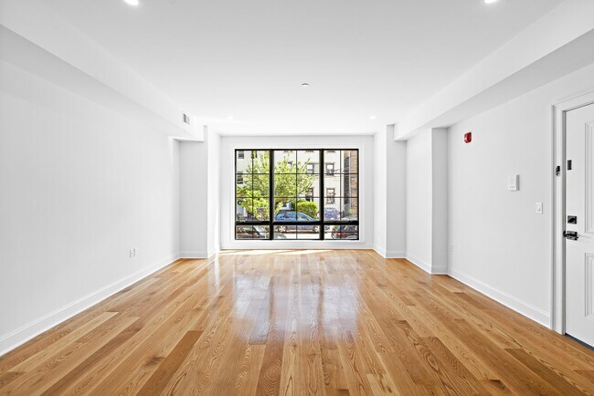 Building Photo - 318 4th St