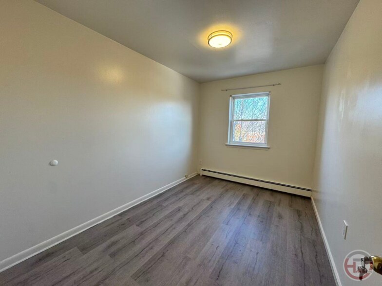 Building Photo - 5626 Sylvan Ave