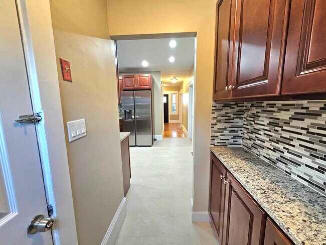 Building Photo - 10 Alton Rd