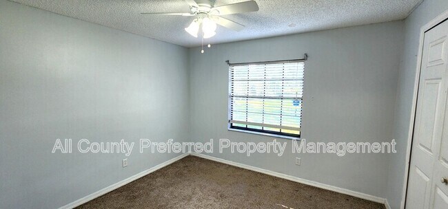 Building Photo - 5901 Aires Ave