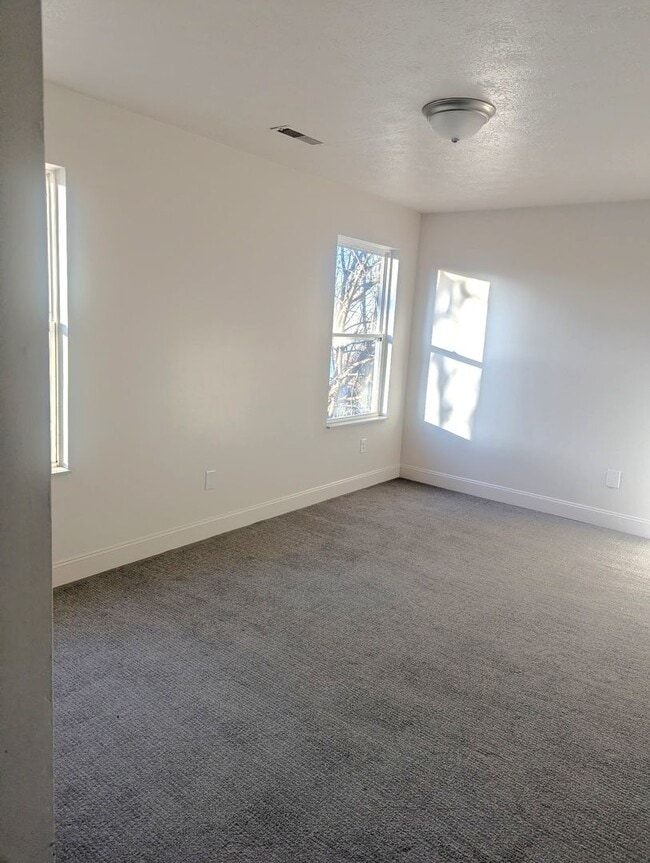 Building Photo - 247 Reed Ave