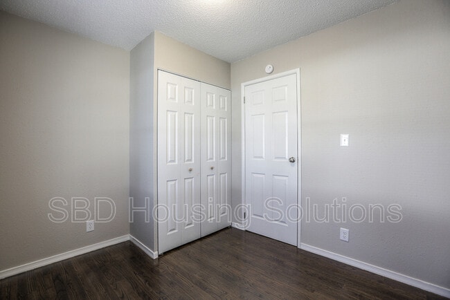 Building Photo - 1215 N Cedarcrest Dr