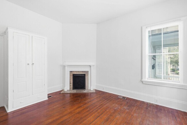 Building Photo - 320 E 31st St