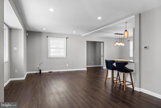 Building Photo - 2211 New Albany Rd