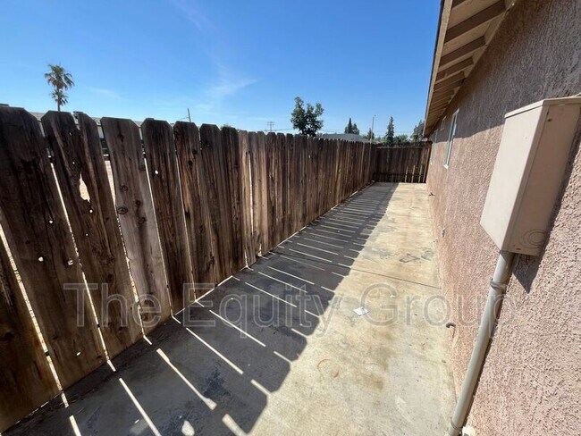 Building Photo - 482 W Morton Ave