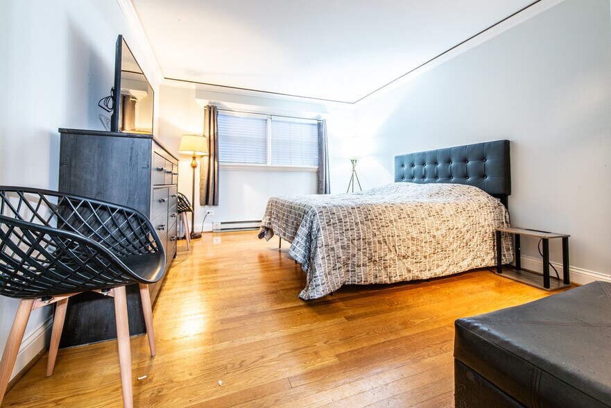 Building Photo - 5027 N East River Rd