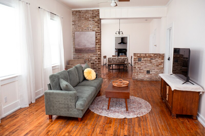 Building Photo - 354 Charles St