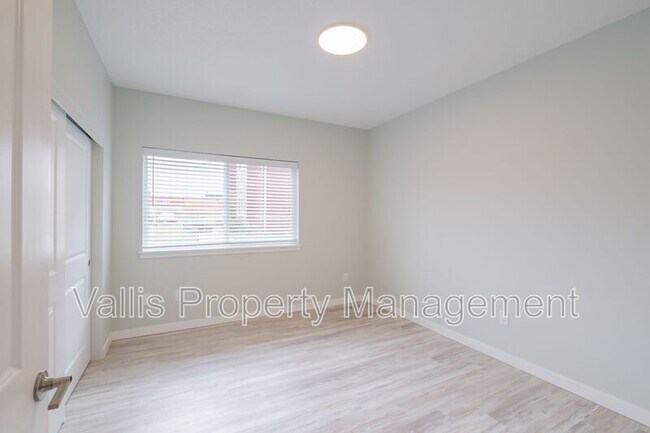 Building Photo - 13001 S Crompton Lane