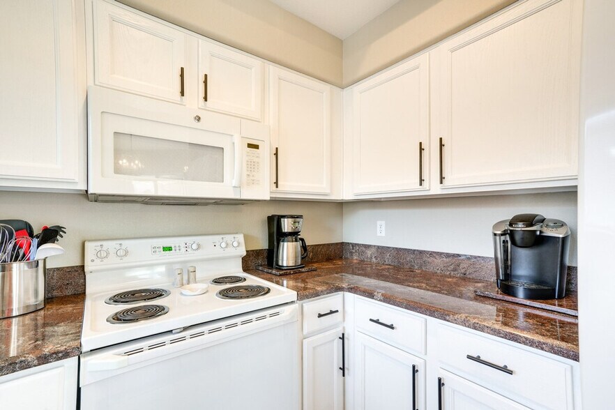 Building Photo - 9151 W Greenway Rd