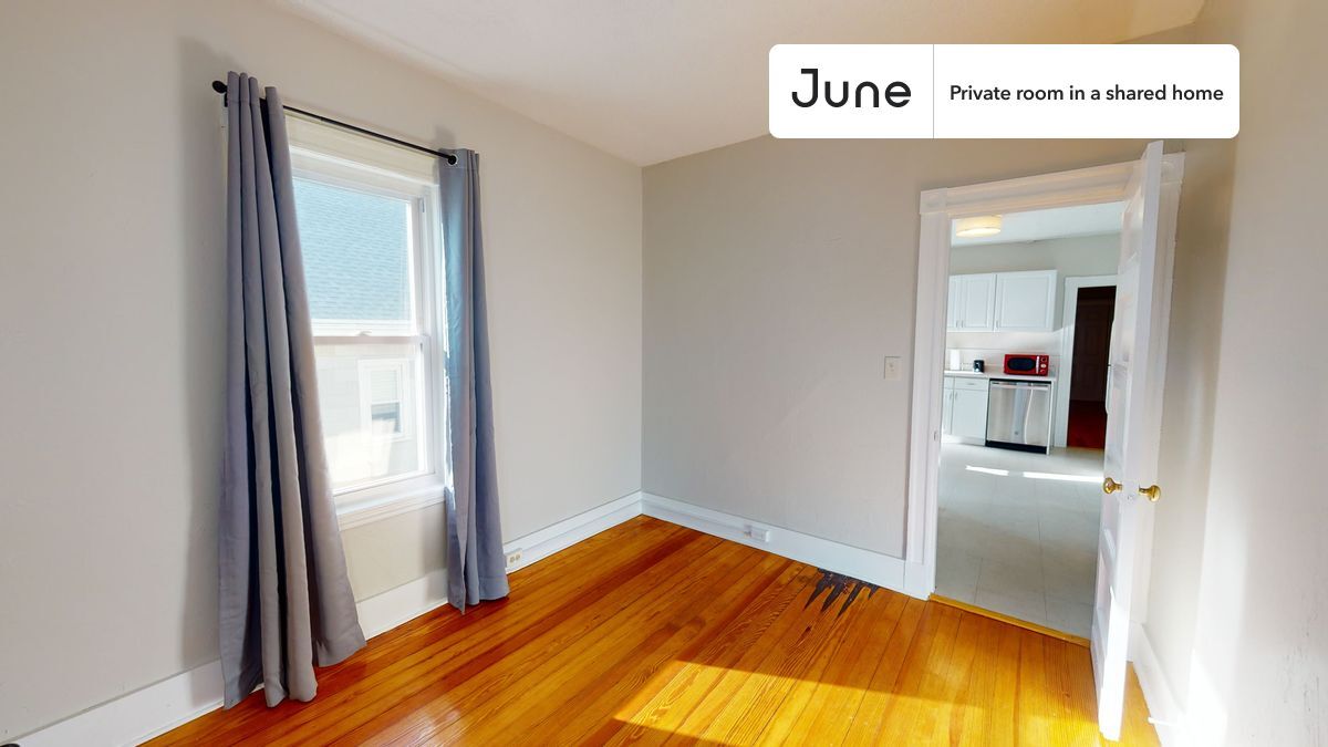 Building Photo - Room in Shared 3 bed/1 bath home