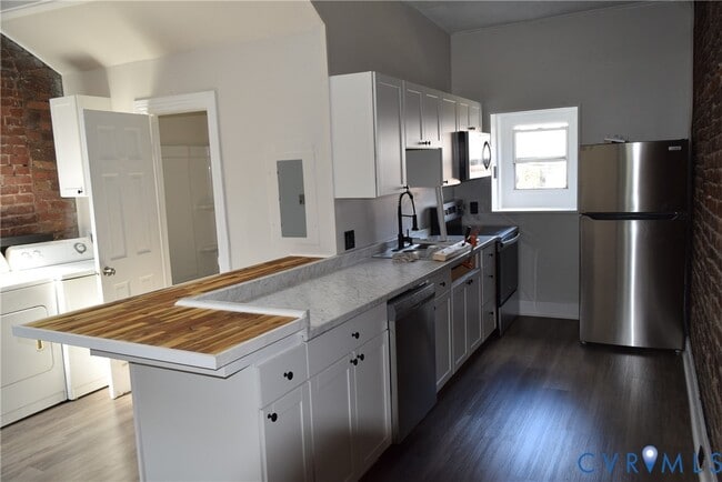 Building Photo - 407 Brook Rd