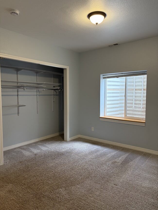 Building Photo - 4221 Chippewa Dr