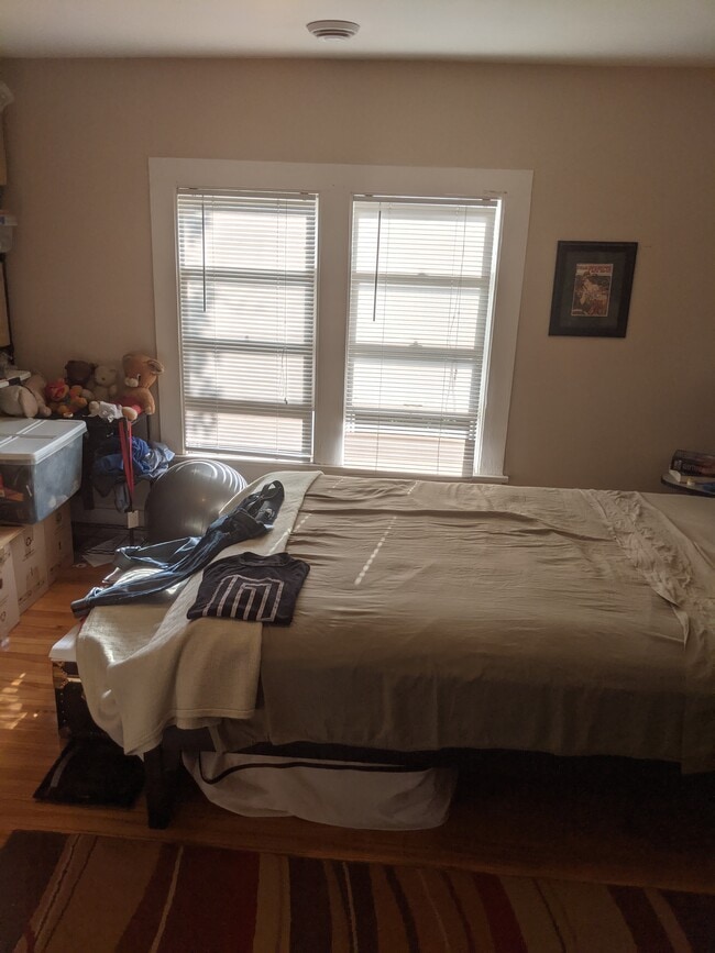 Building Photo - 2303 Pierce St NE