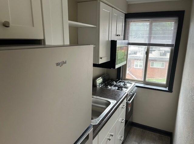 Building Photo - Brentwood Manor