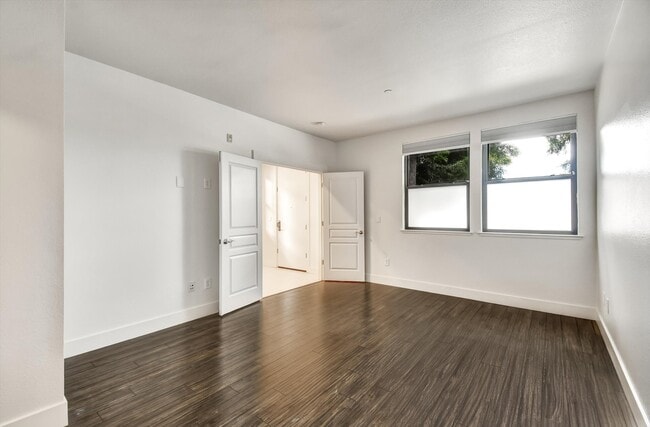 Building Photo - 1107 66th St