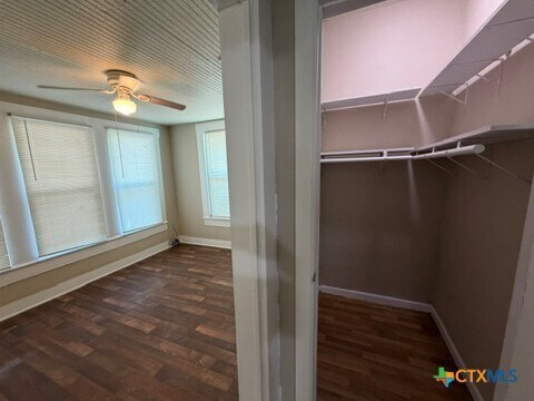 Building Photo - 322 W Austin St