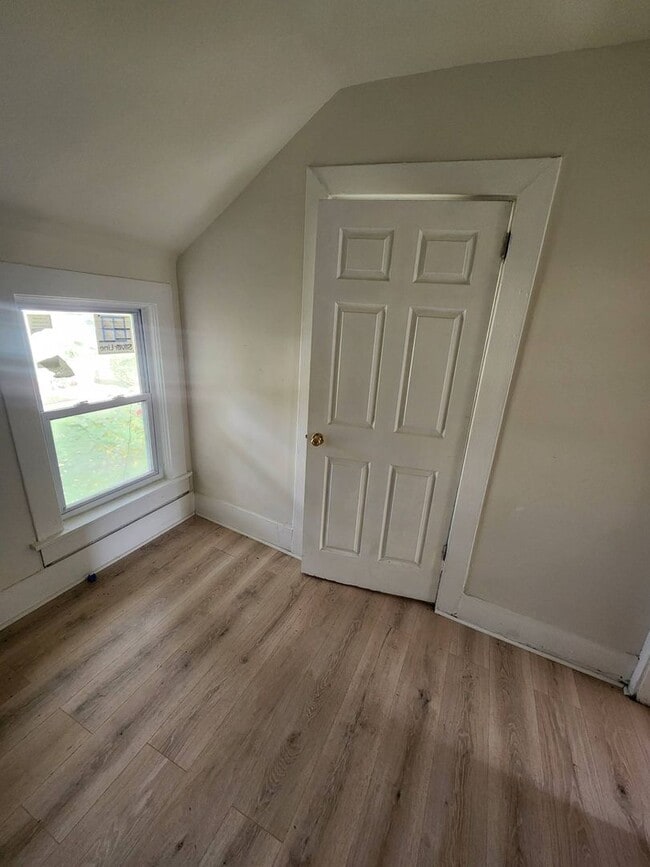 Building Photo - 2186 E 89th St